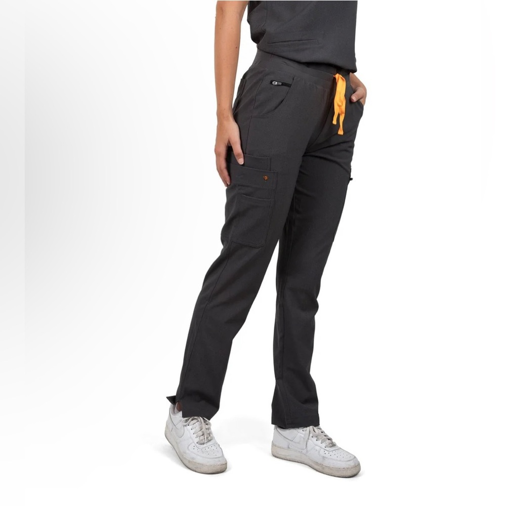Poppy The Pfeiffer Slim Scrub bottoms